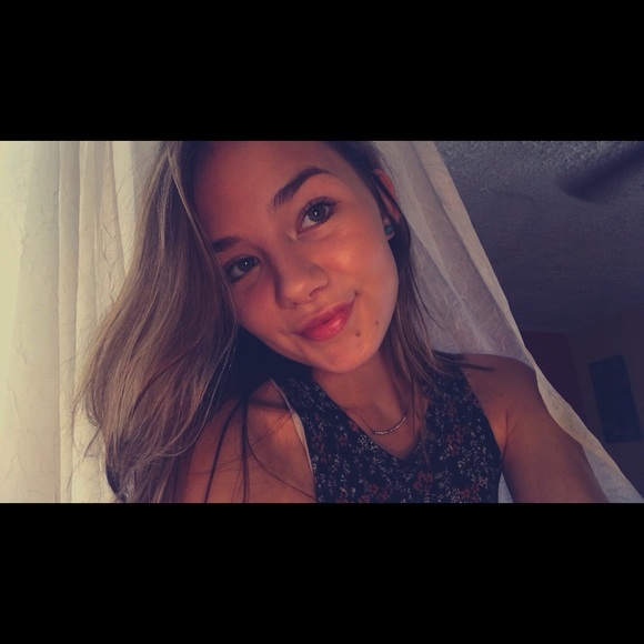 Meet your Posher, Laura - Picture 1 of 1